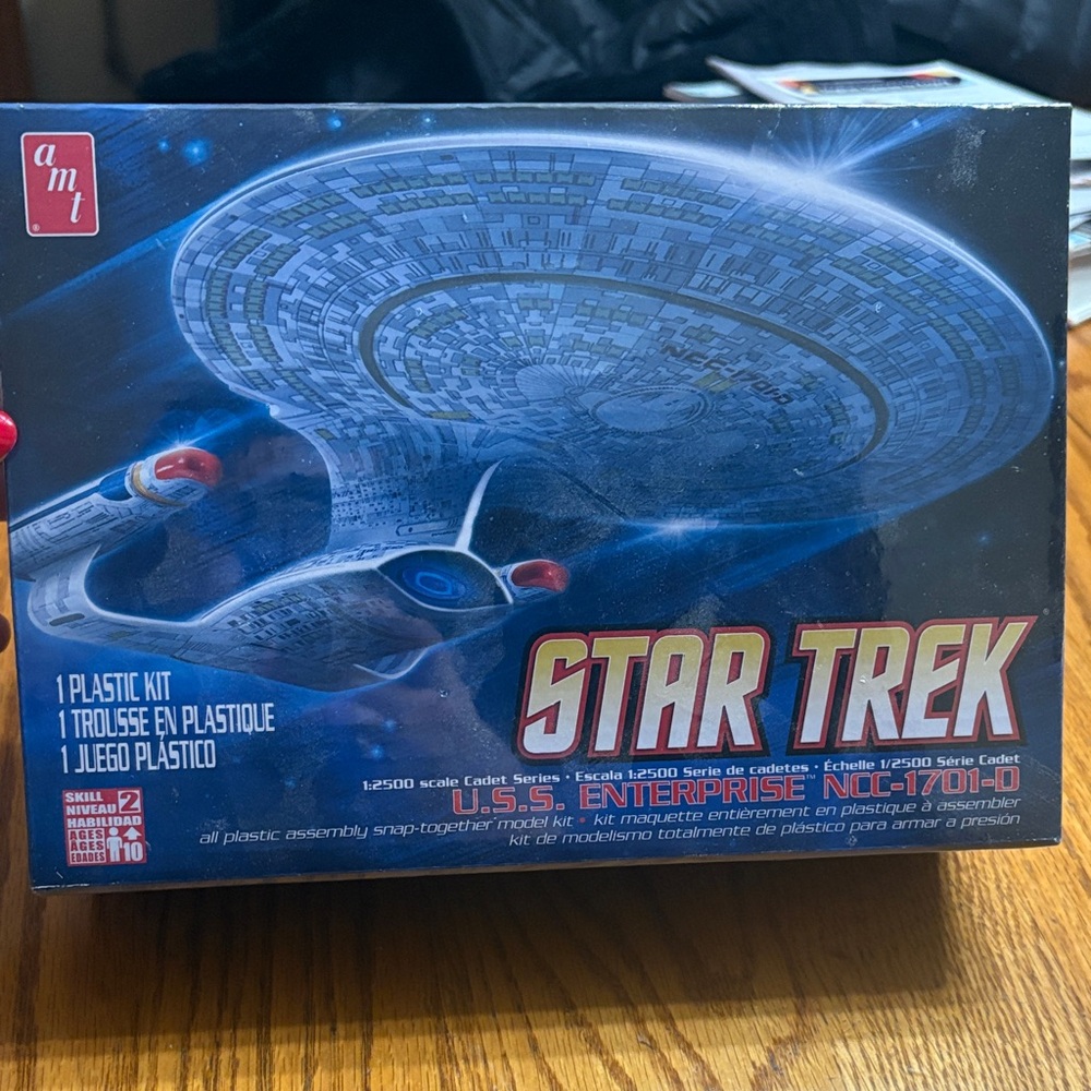 UNOPENED/NEW Star Trek U.S.S. Enterprise Plastic Model Kit - AMT